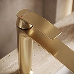 Umývadlová batéria PREMIUM REA Como Brush Gold High – Obrázok 6