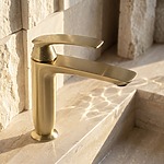 Umývadlová batéria PREMIUM REA Como Brush Gold Low – Obrázok 4
